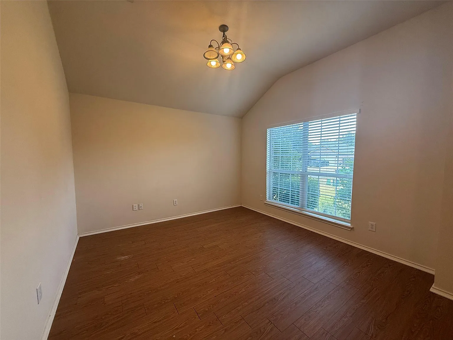 3 bed, 2.0 bath, 1730 sqft, $1,845 — Photo 3
