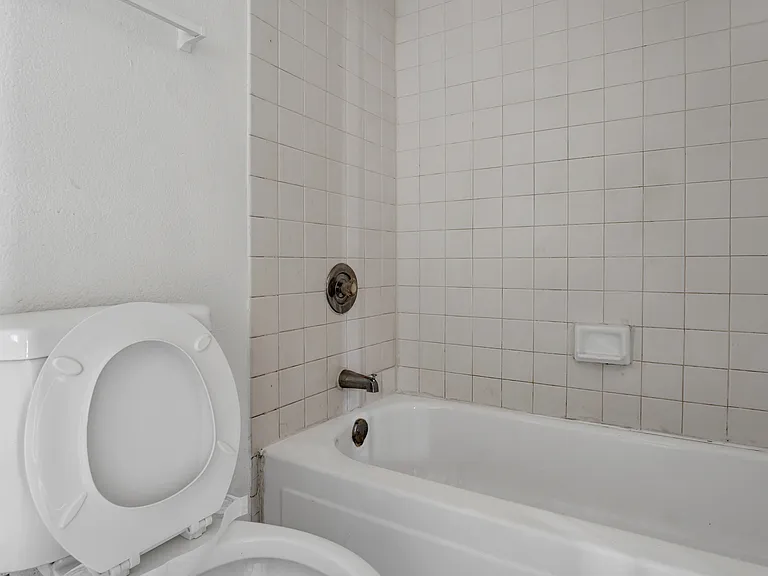 2221 N Jones Blvd #3 — Photo 11
