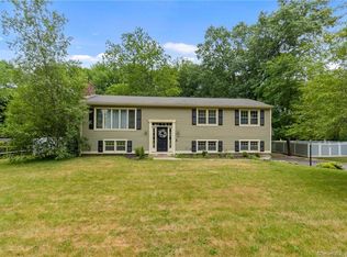 15 White Oak Dr, Southington, CT 06489