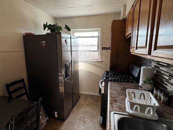 4th image of 9742 102nd St Floor 2