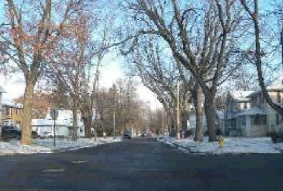 Exterior Neighborhood (street photo)