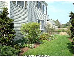 4th image of 12 Quanaduck Cove Ct