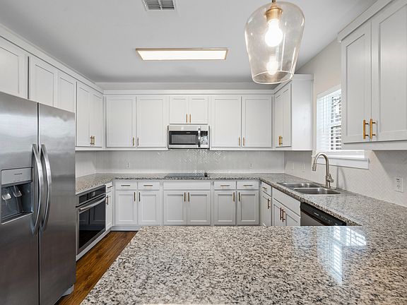 2nd image of 3124 Lubbock Ave #3124
