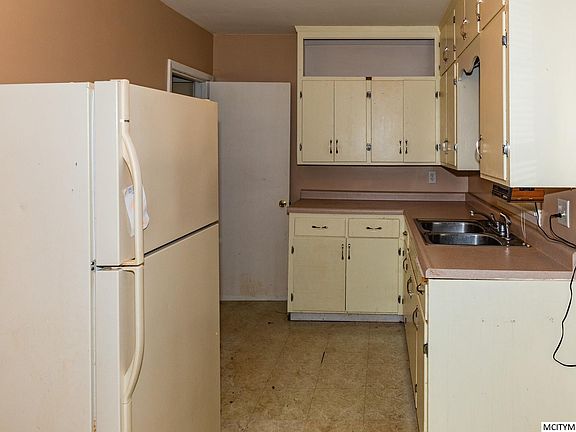 5th image of 650 13th St NE