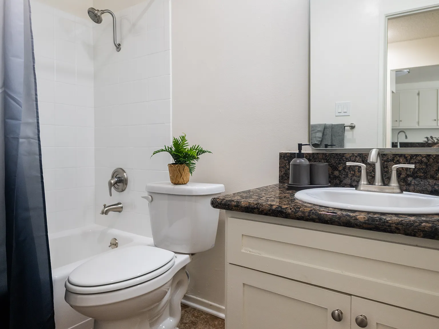 Athenian Apartments — Photo 3