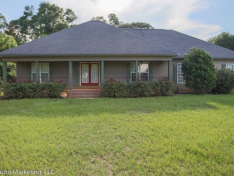 1st image of 102 Clover Hill Dr