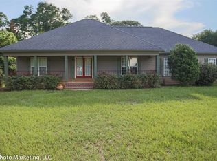 102 Clover Hill Dr, Kathleen, GA 31047