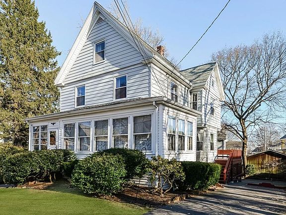 2nd image of 34 Nichols St