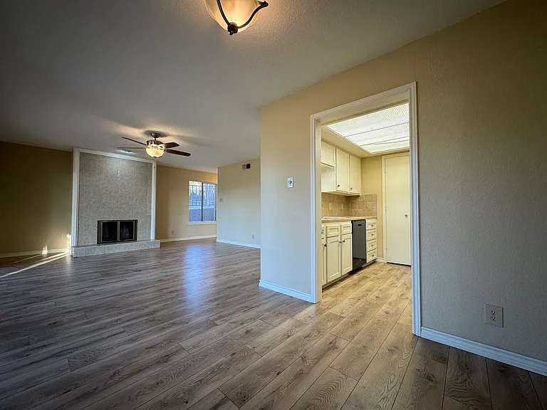 1121 Signal Ridge Pl — Photo 12