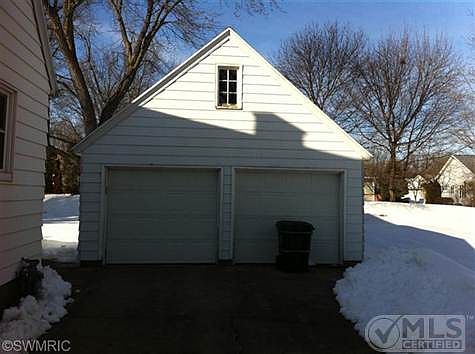 2nd image of 1092 Roosevelt Ct