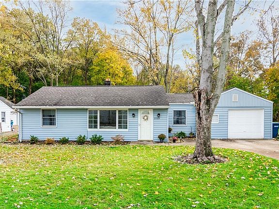2nd image of 27109 Lynn Dr