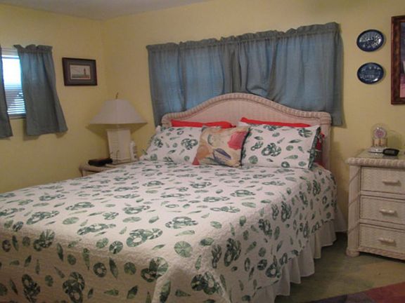5th image of 296 Shoreland Dr