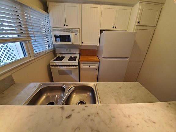 4th image of 22802 Pacific Coast Hwy APT 1