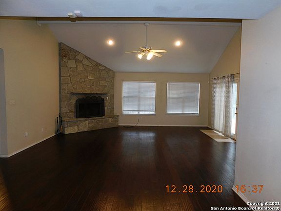 3rd image of 205 Dove Ct E
