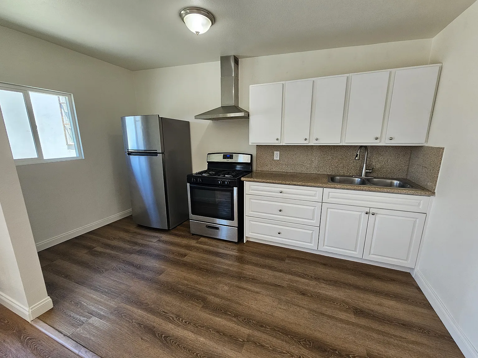 1 bed, 700 sqft, $1,900 — Photo 4