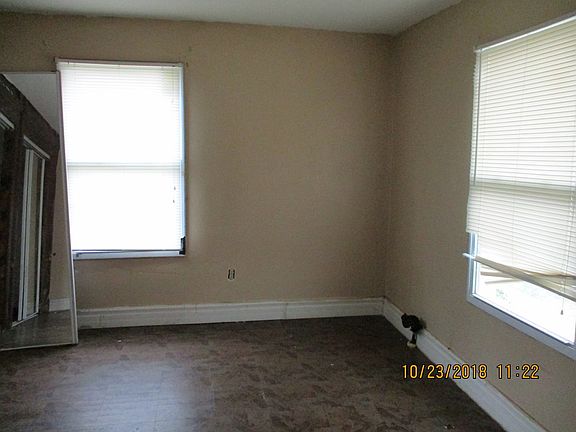 4th image of 407 N Fort Worth St