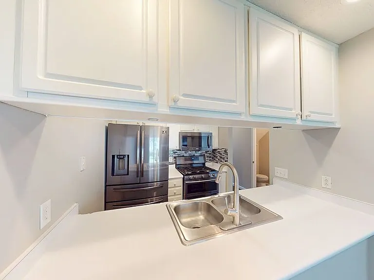 6752 Lagrange Dr — Photo 9