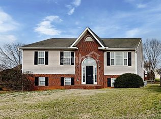 5525 Bridgegate Dr, Winston Salem, NC 27106