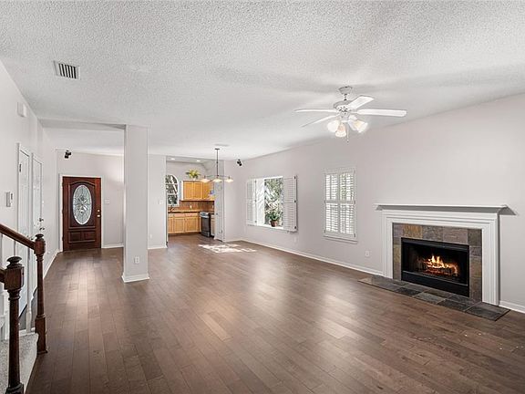 3rd image of 132 Donna Cir