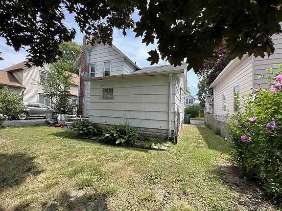 3rd image of 24 Washington St