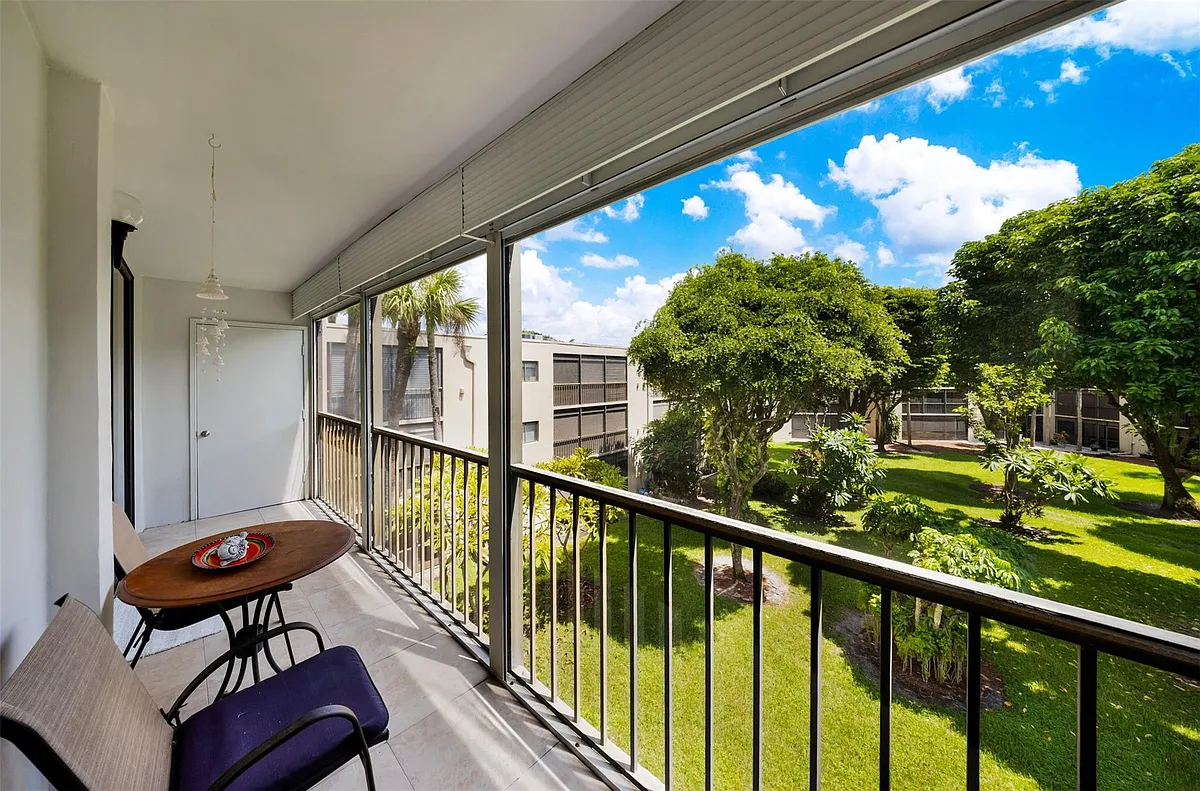 Building Photo - 5250 Las Verdes Cir #317