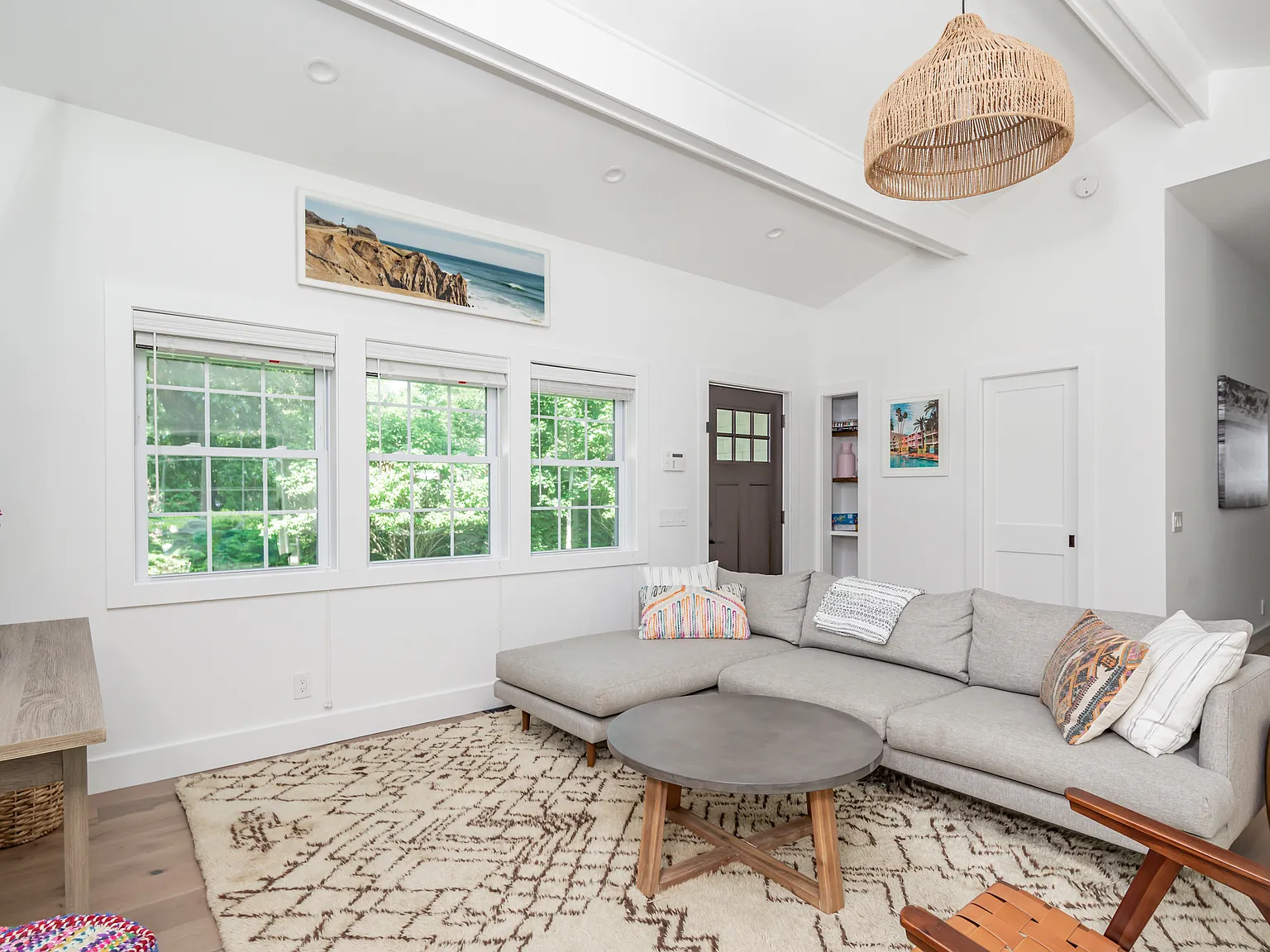 Exceptional Renovation, Convenient Location — Photo 4