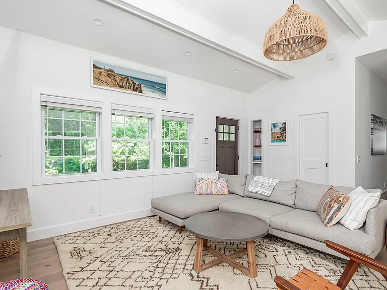 22 Sandra Rd — Photo 4