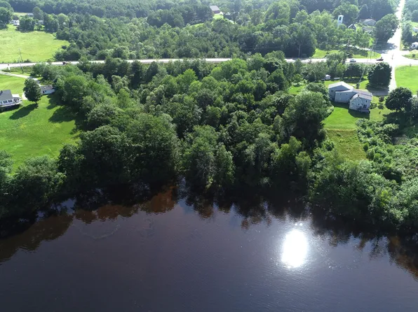 15 Albert Circle, Pittston, ME 04345