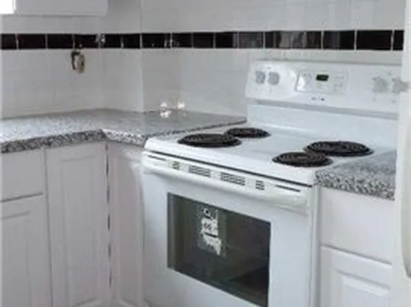 182 Ruggles Ave #3, Richmond Hill, ON L4C 1Y4