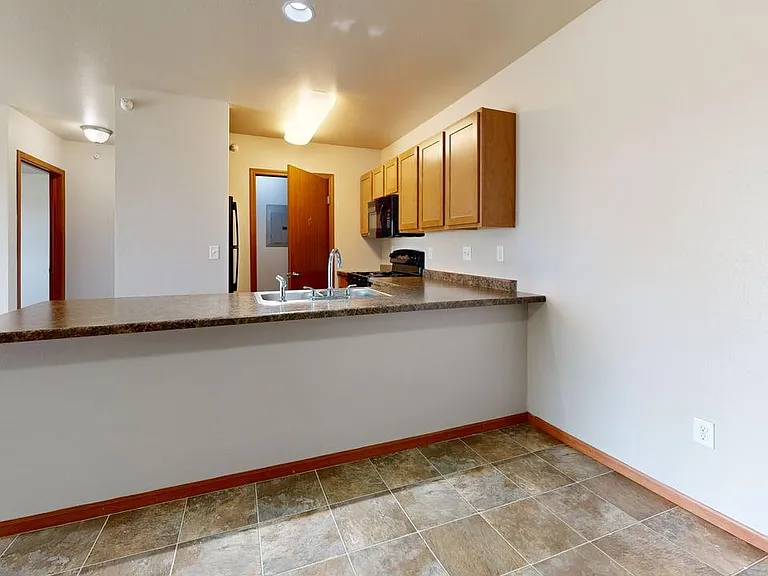 Bakken Ridge Apartments — Photo 24