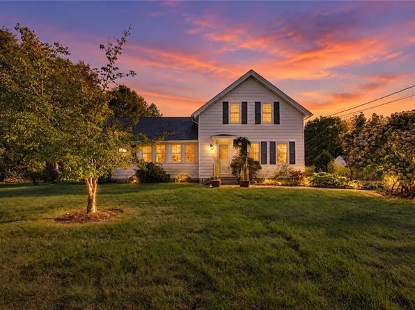 327 Church St, Wood River Junction, RI 02894