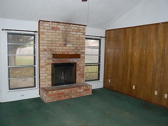 2nd image of 4802 Dolphin St