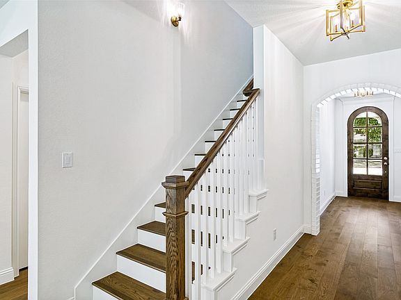 4th image of 1609 Belle Pl