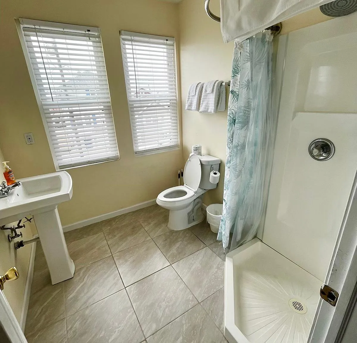 121 Blaine Ave — Photo 2