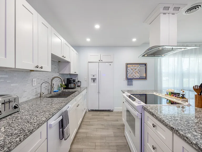 1035 Madison St — Photo 12