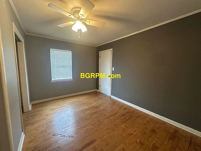 501 N Elm St — Photo 6