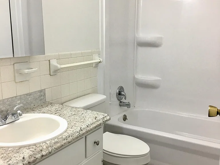 68 Gloria Ave — Photo 3