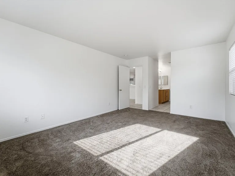 42144 Madison Ct — Photo 12