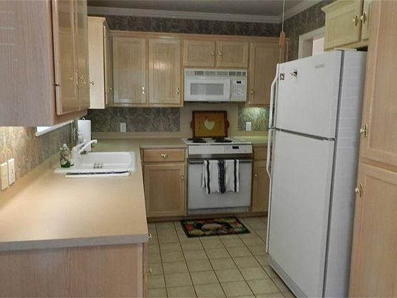 3rd image of 2703 Woodhaven Ct