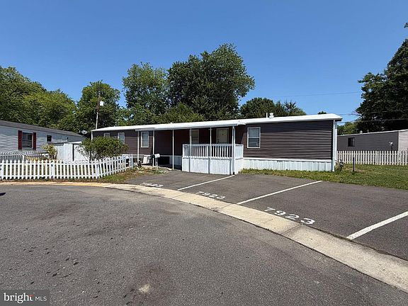 2nd image of 7923 Stork Rd