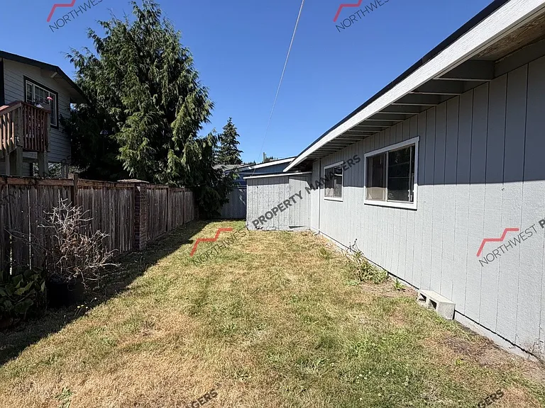 927 Marion St — Photo 19