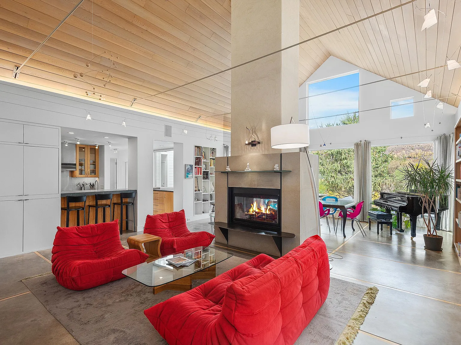 4 bed, 4.5 bath, 3850 sqft, $40,000 — Photo 4