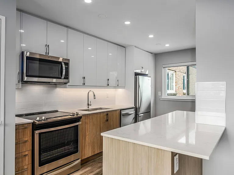 2911 Bayview Ave — Photo 23
