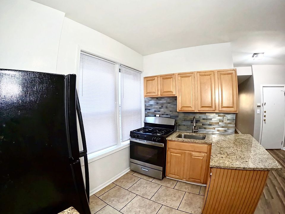 1st image of 350 Princeton Ave APT 4