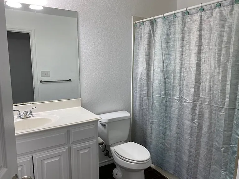 203 W Willow St — Photo 7