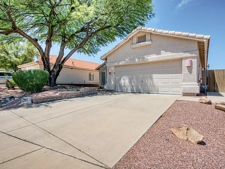 680 S Lucinda Dr — Photo 27