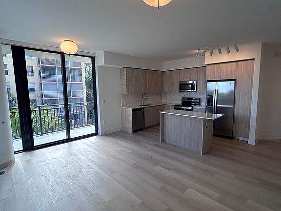 3rd image of 2541 NE 184th Ter #B1