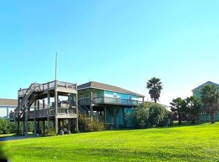 985 Nassau Dr, Crystal Beach, TX 77650