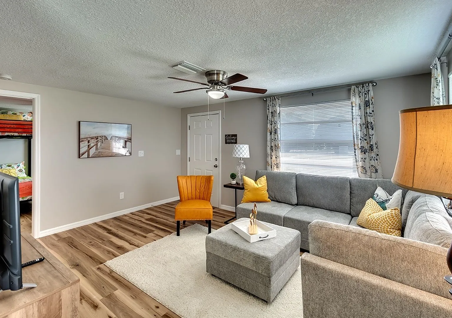 Charming 2 Bedroom Duplex in West Bradenton Available Furnished or Unfurnished — Photo 3