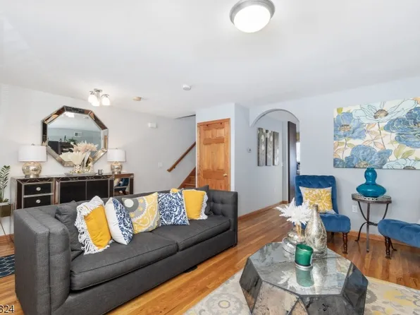 39 Val Sumo Ln, Newark City, NJ 07105